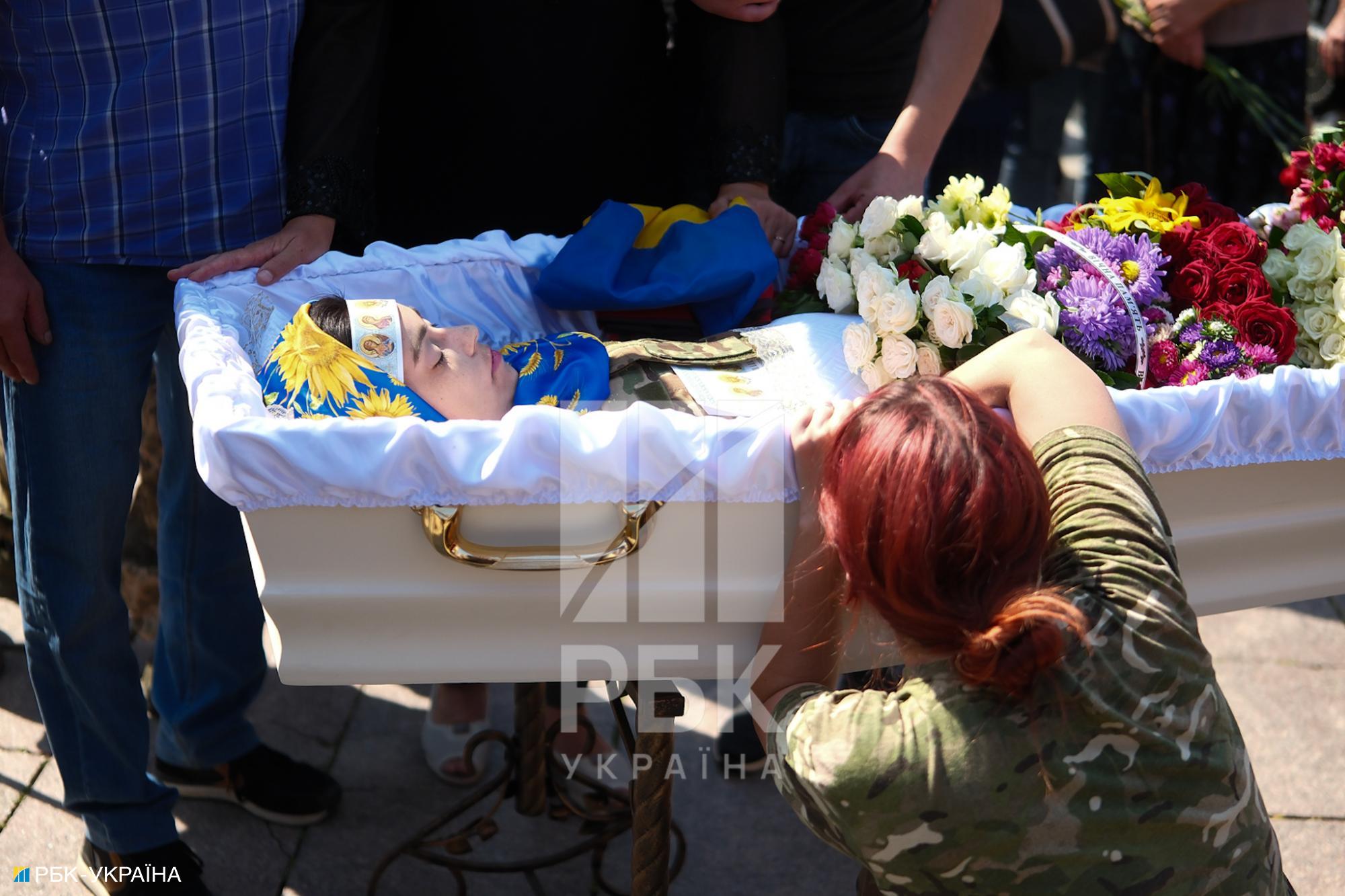 "Выбрала борьбу за свободу Украины". В Киеве попрощались с военной Наталией Кузнецовой (фото)